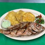 Pescado Frito con Tostones